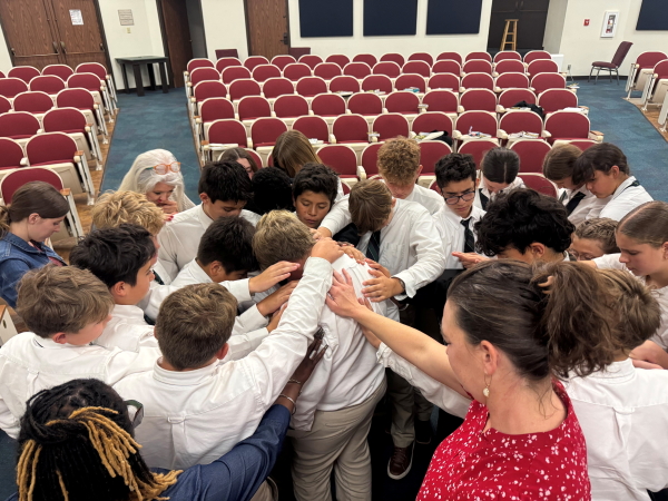 SMA students in God-anointing prayer.